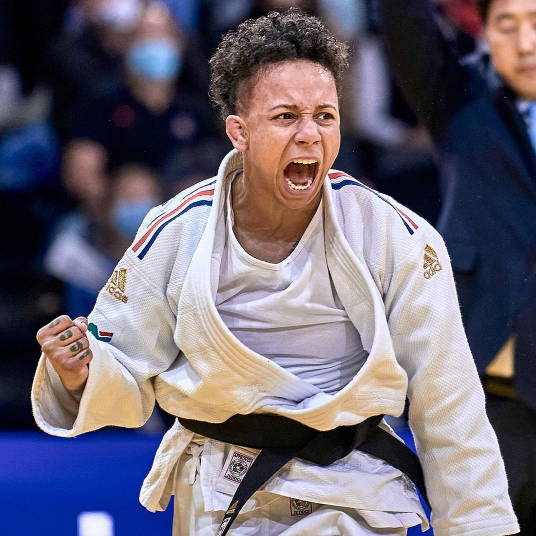 <strong>AMANDINE BUCHARD</strong>