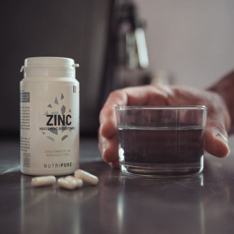 Zinco a cosa serve: benefici, proprietà e guida all'oligoelemento essenziale